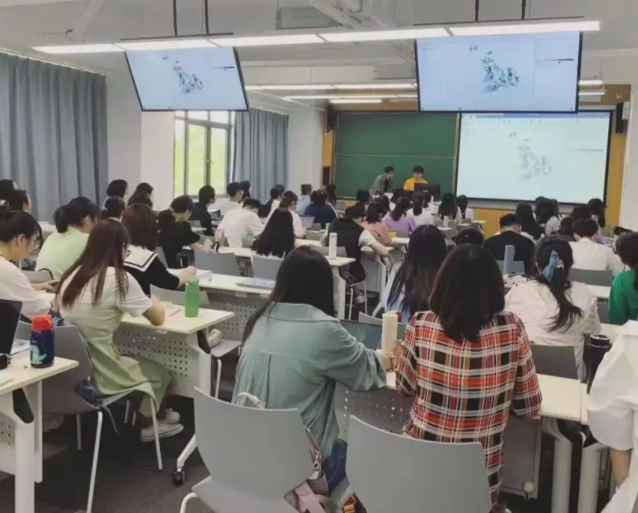 师生共创人机协同的生长性空间减去了学科的壁垒与时空的鸿沟 师生共创人机协同的生长性空间减去了学科的壁垒与时空的鸿沟